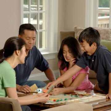 Thanksgiving With the In-Laws: 8 Hosting Habits Family Therapists Say Ease Tension