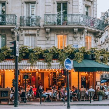 10 Phrases Worth Learning Before a First Trip to France