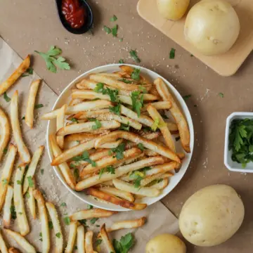Why Restaurant Fries Taste Different From Homemade, According to Line Cooks
